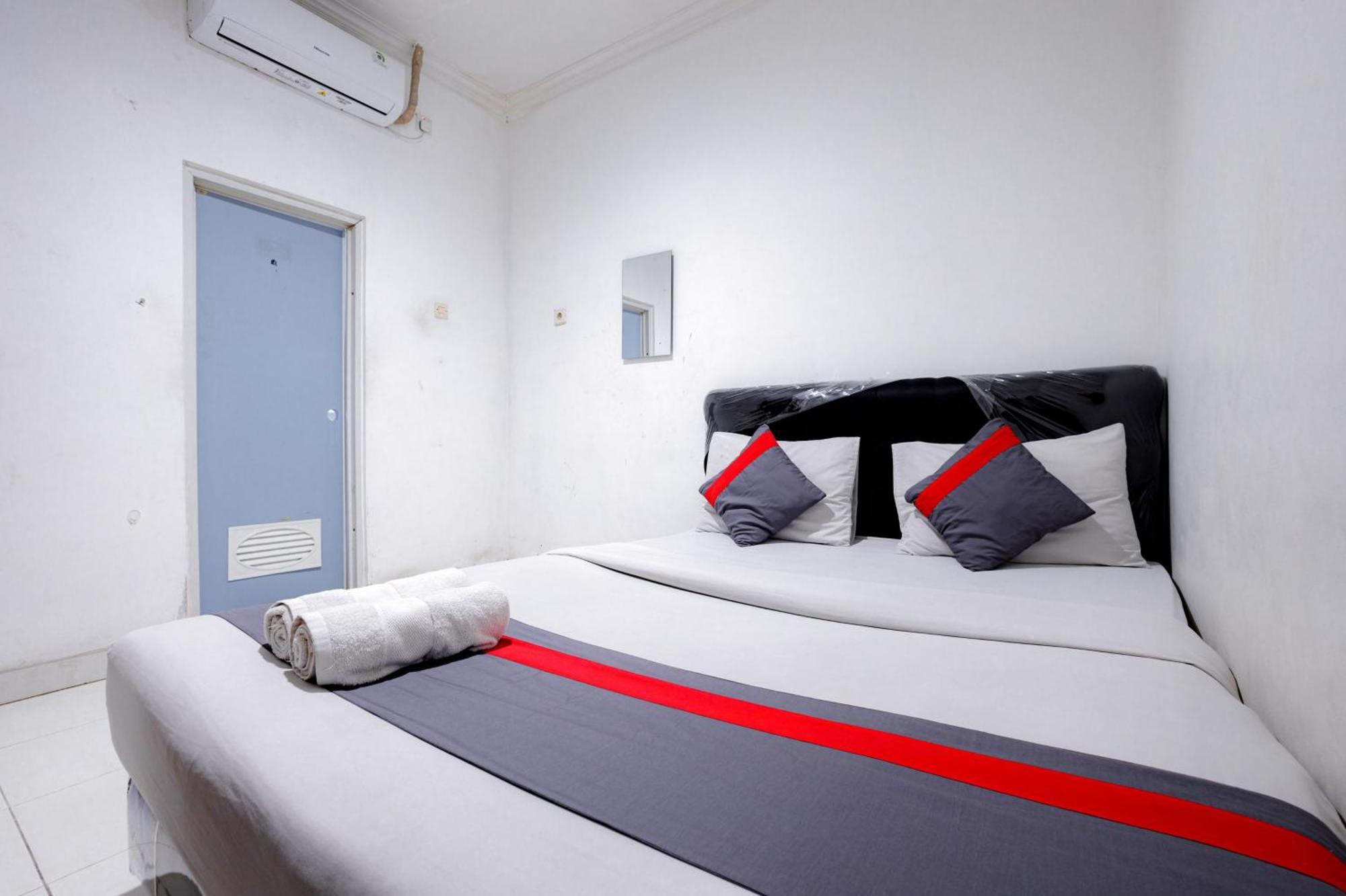 J&B Rooms Tomang Jakarta Mitra Reddoorz Exterior photo